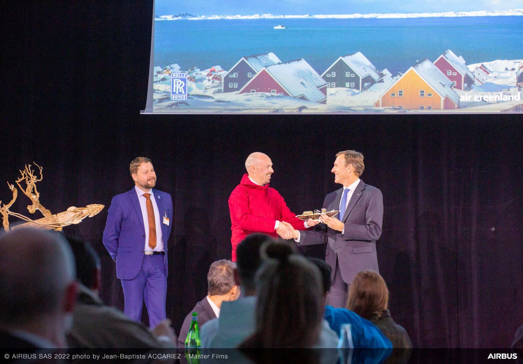 En af Airbus' direktører fik qajak fra Air Greenland