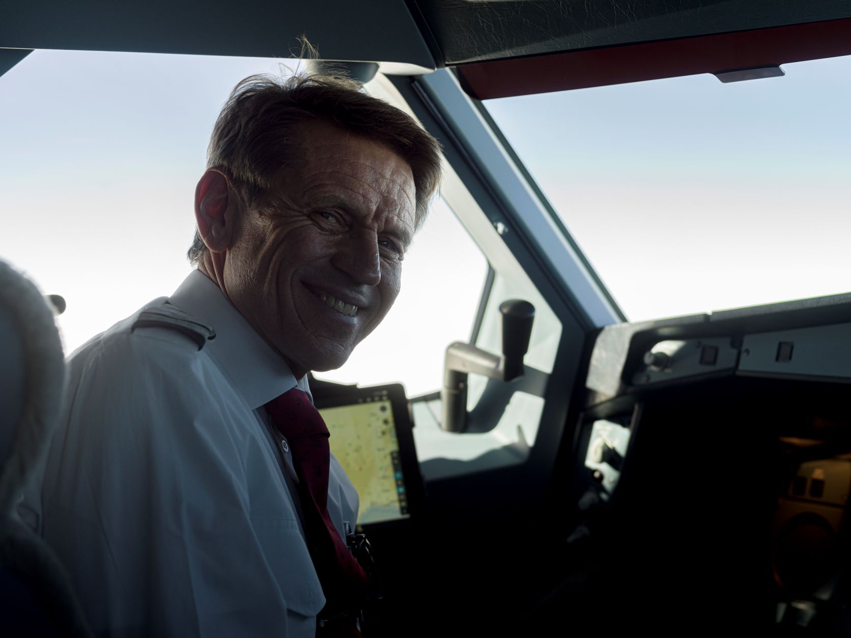 Piloterne på færgeflyvningen kommer til at være, Michael Madsen (chief pilot A330), som flyver Norsaqs sidste tur. Det var i øvrigt også ham, som fløj Tuukkaqs allerførste tur. Thomas Kjærulff, senior first officer, bliver styrmand. Han er i øvrigt den pilot som har absolut flest flyvetimer på højre side i en A330.   