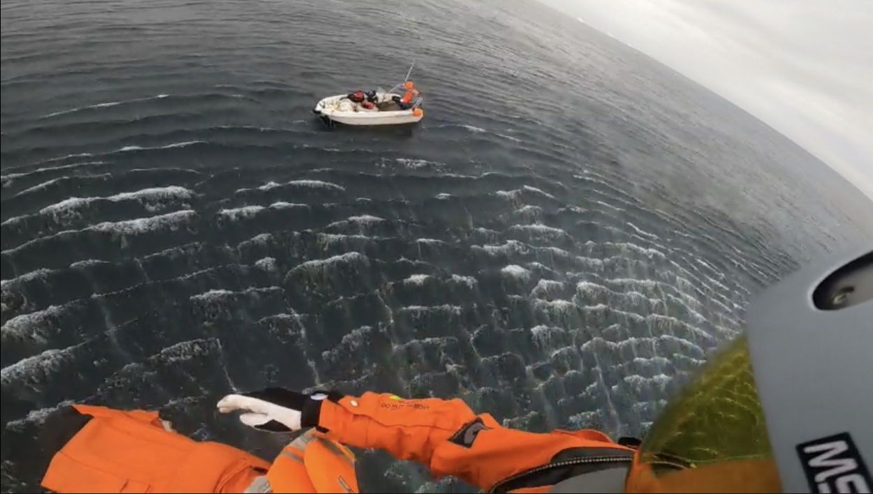 Vinden skubber jollen væk