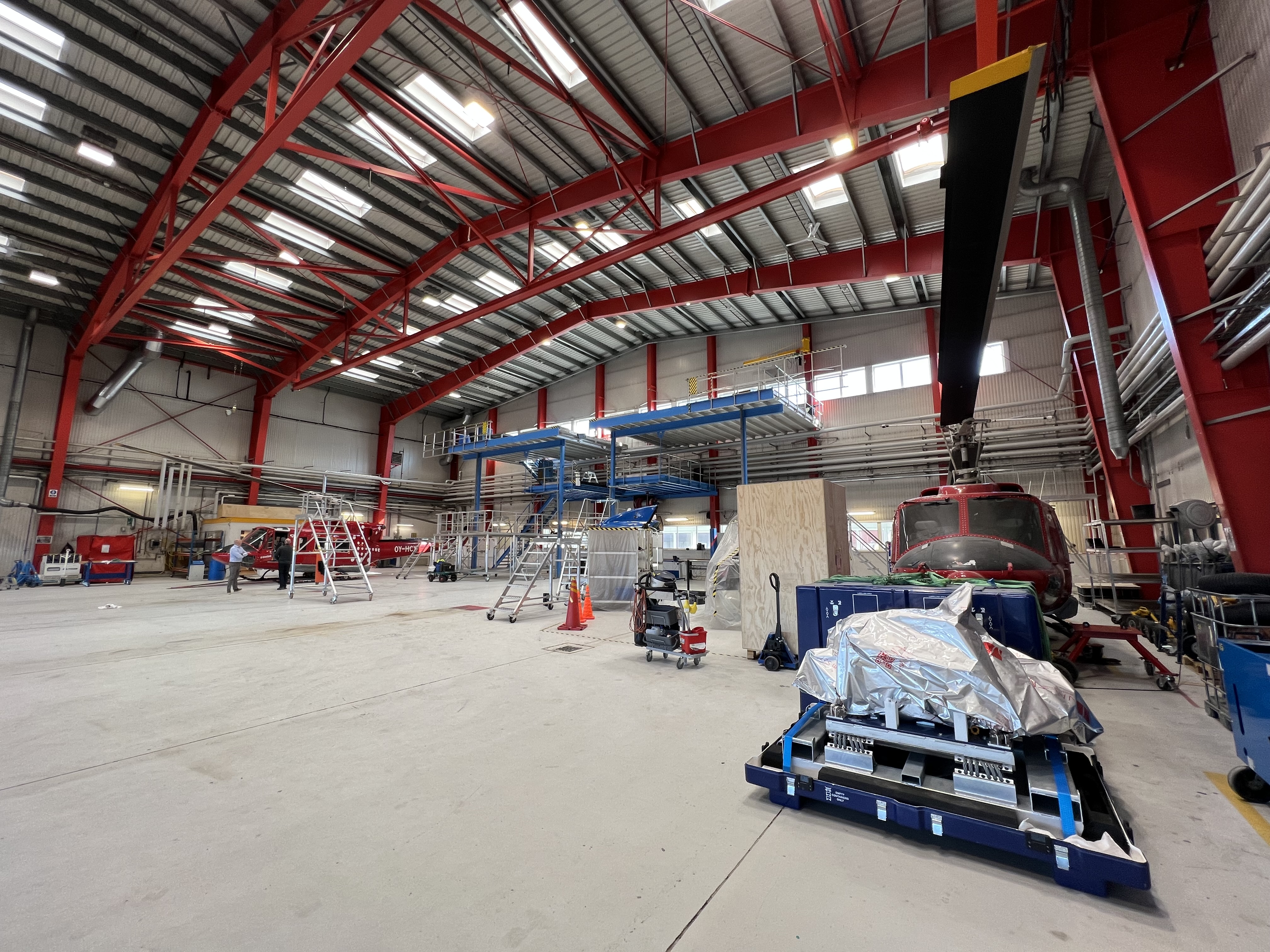 To B212'ere skal klargøres til afskibning til Canada Foto: Inga Dora G. Markussen