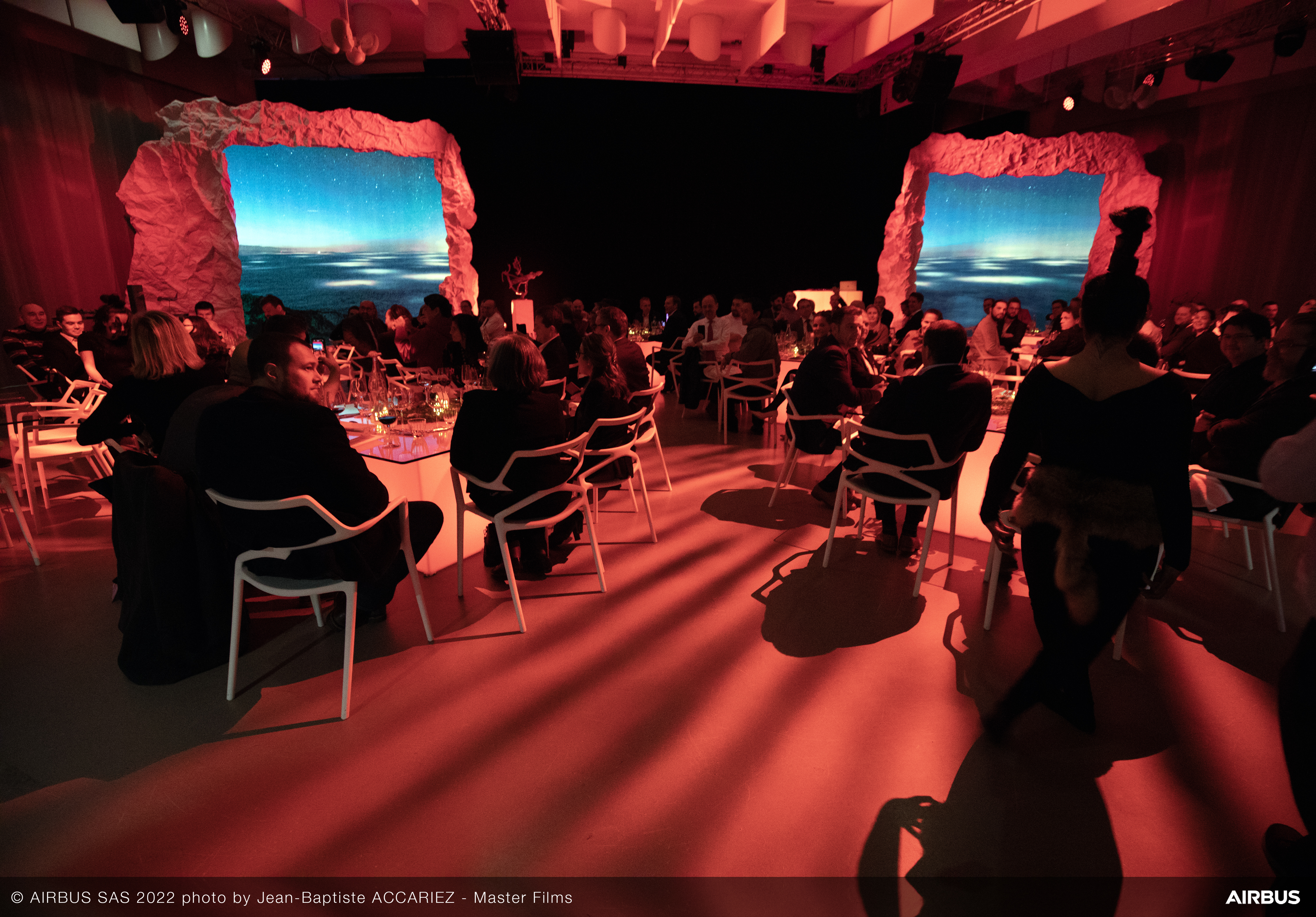 Skuespillere fra Nationalteateret opførte maskedans