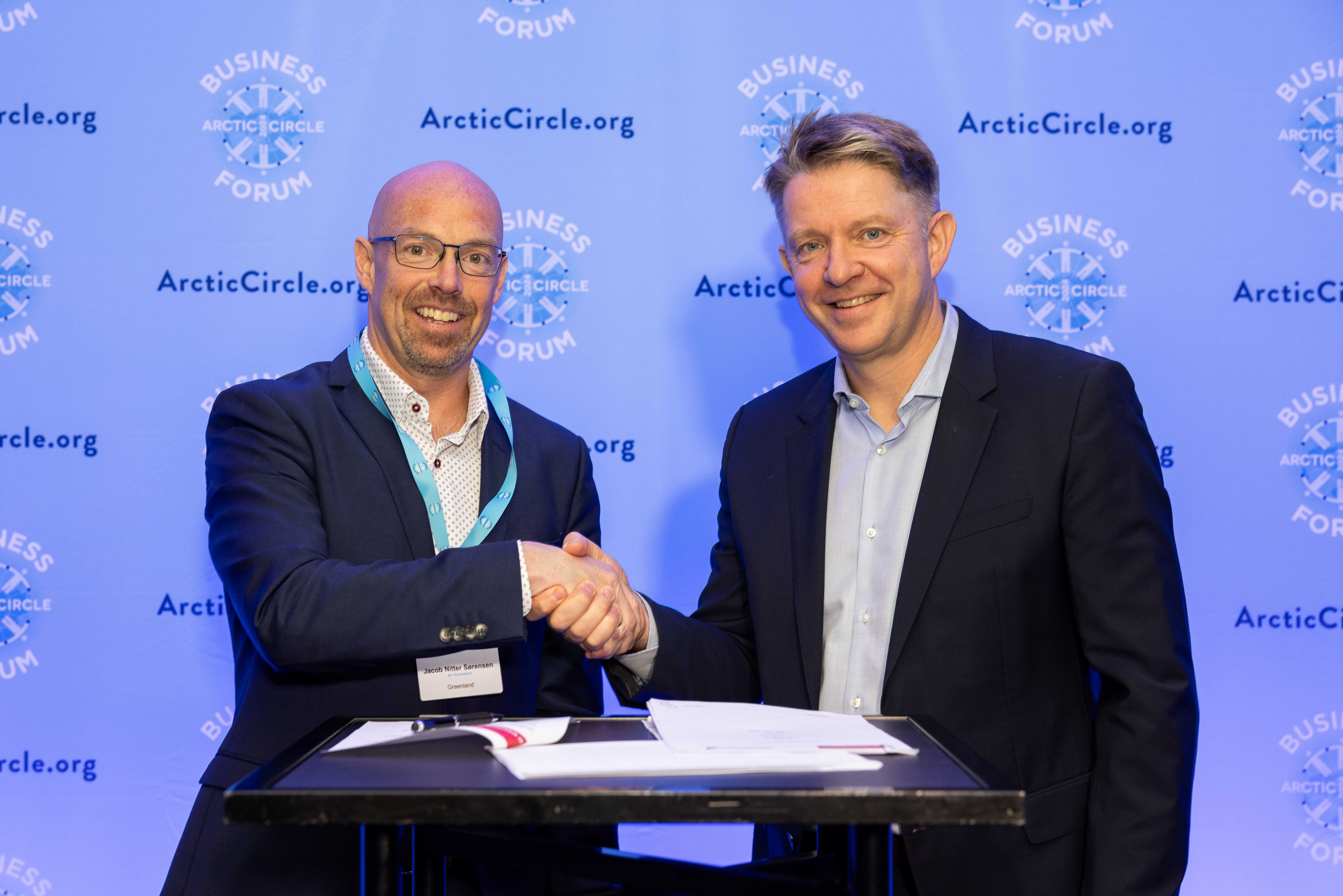 Den første rute der bliver sat ind i rutenetværket på begge flyselskabers salgskanaler, er ruten mellem Billund – Keflavik og videre mellem Nuuk. Den beflyves af Air Greenland fra 18. marts – 23. oktober 2025. 