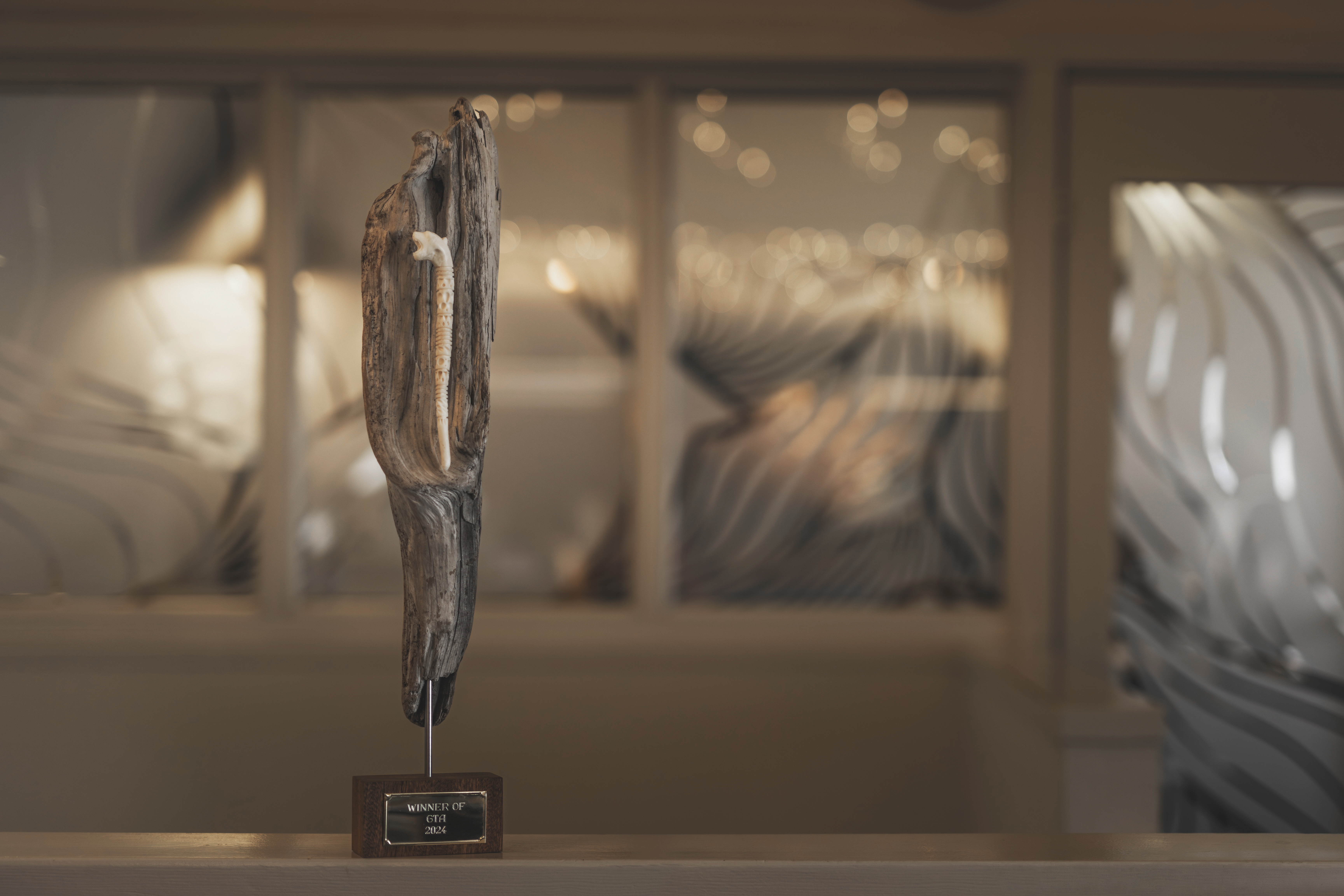 Trofæet er lavet af husflidskunstneren Kim Kleist-Eriksen 