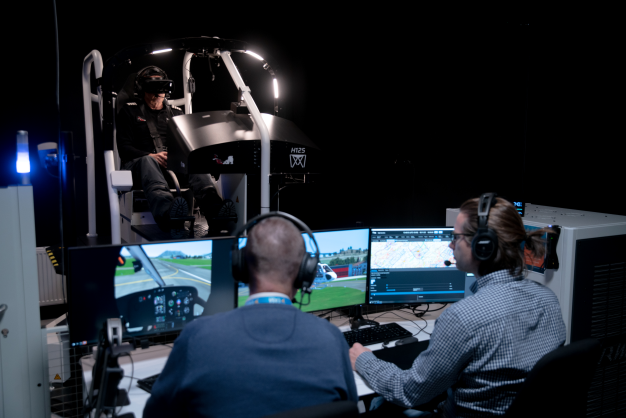 Og træningen følges via skærmene 